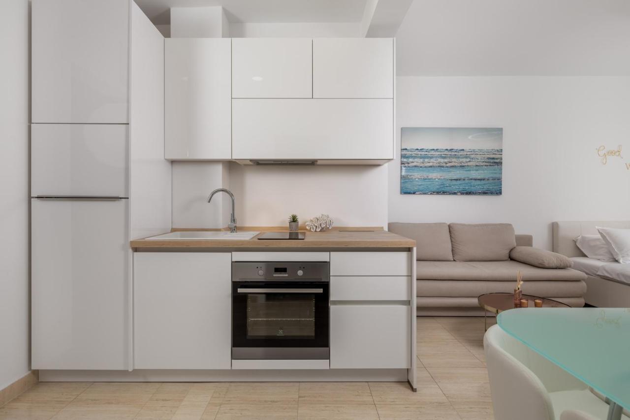 Luxury Studio Apartment Honeymoon Selce Exterior photo