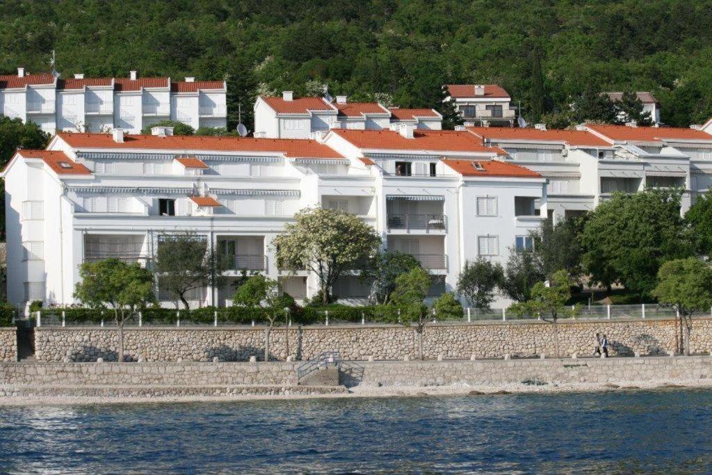Luxury Studio Apartment Honeymoon Selce Exterior photo